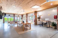 Bay and Bush, Jervis Bay Hotels in Woollamia