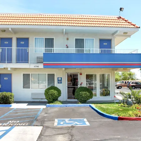 Motel 6 Lancaster, CA