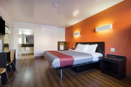 Motel 6 Claremont, CA