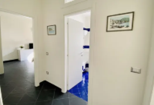 GuestHost - Cosy Flat with Sea View Balcony