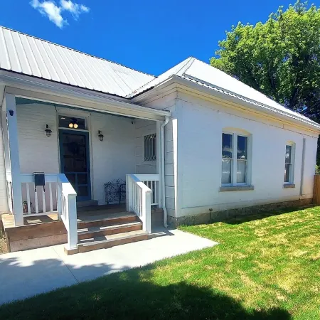 504 Historic Brickhouse off Main St. - 2 Blocks from Salmon River