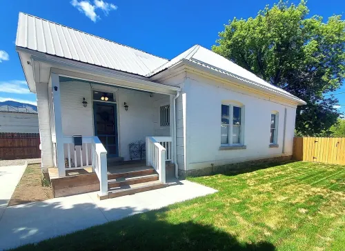 504 Historic Brickhouse off Main St. - 2 Blocks from Salmon River