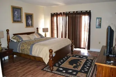 City View 411 3Bd Condo with Fireplace by RedAwning