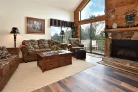 Seven Springs 3 Bedrooms Premium Condo by RedAwning - Save 10% on 3 Nights, 15% on 5 Nights! Hotels in Middlecreek Township