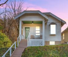 Cozy Cottage in the Heart of Hyde Park 1 Bedroom Home by RedAwning