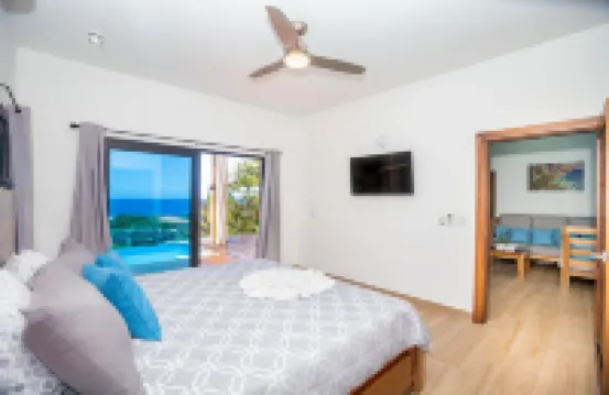 West Bay Breeze 3 Bedroom Home by Redawning Hotels in 
