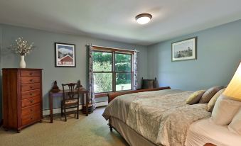 Cortina Mountain Chalet - Outdoor Hot Tub - Close to Pico and Killington Mountains 3 Bedroom Home