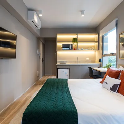 Charlie Haddock Jardim Paulista Hotels near Renaissance Theater