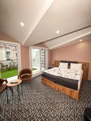 Life Artemis Otel Hotel in zona Cigli Necip Fazıl Kısakürek High School
