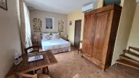Logis Hôtel la Bastide Saint Bach Hôtels à : Tulette