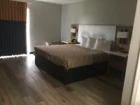 Colonial Brick Inn & Suites Hotels in Montrose