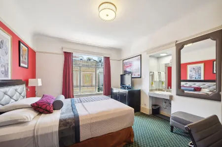 Union Square Plaza Hotel Отели рядом с достопримечательностью «Tin How Temple»