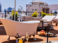 Debrah Brown, a Member of Brown Hotels Hoteles cerca de Piscina Gordon