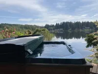 Cottage Lake Bed and Breakfast Hotels in Monroe