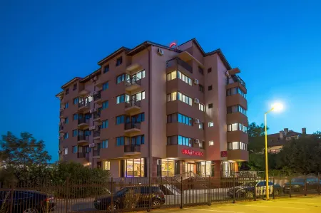 Lira Pacific Aparthotel