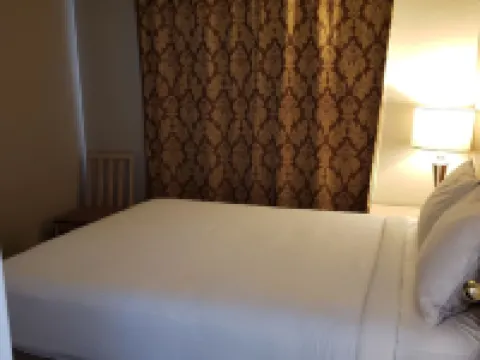 Shemron Suites Hotel Hotels in Deep River