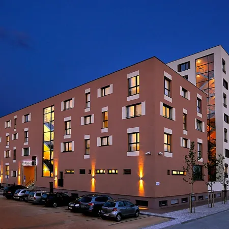 Melrose Apartments