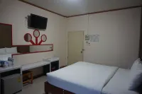 Wetsawat Place Hotel Hôtels à : Phanom Phrai