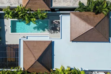 รูปภาพของวิลล่า อินทราที่มีดีไซน์ 2 ห้องนอนพร้อมสระว่ายน้ำออกซิเจน