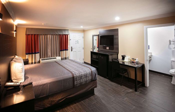 Rodeway Inn & Suites