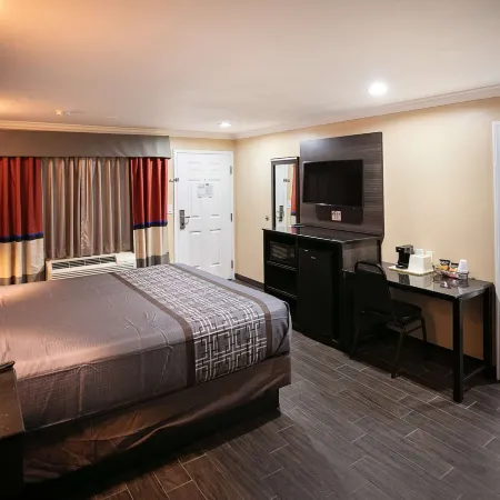 Rodeway Inn & Suites