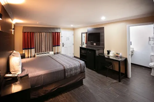Rodeway Inn & Suites Hotels in Bellflower