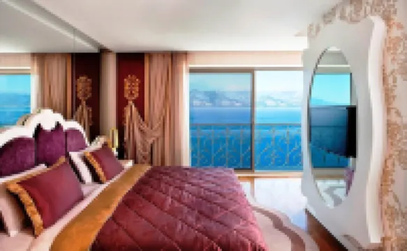 馬西莫成人專屬酒店（前身為拉精品酒店）