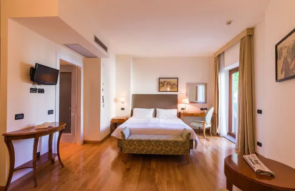 狄彭當斯利帕酒店