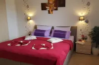 Ferienwohnungen Villa Waldblick Hotels in Zempin