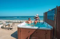 You & Me Beach Hotel - Hot Tub