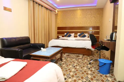 Taplejung Hotel Pathivara - parking