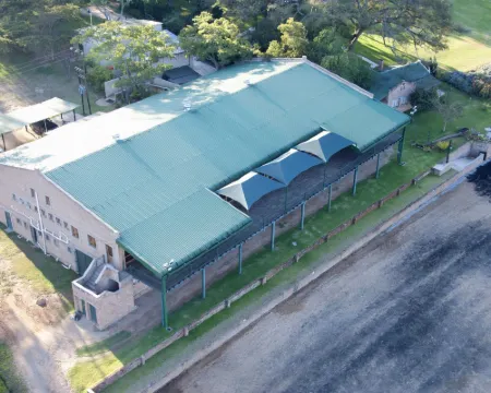 Bushman Rock Safaris โรงแรมในGoromonzi