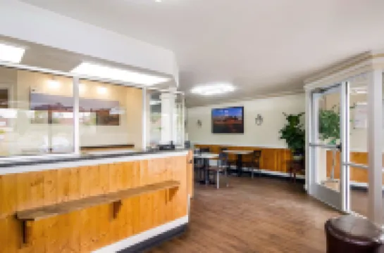 ロードウェイ イン グリーリー