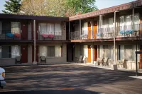 Advance Inn
