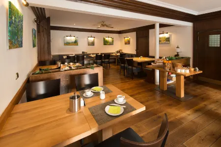 Hotel Weinhaus Weis Отели в г. Дхронеккен