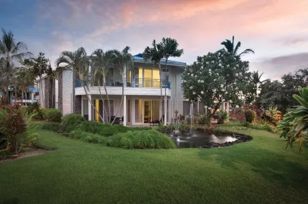 Club Wyndham Mauna Loa Village Отели рядом с достопримечательностью «Парк Кахальюу Бич»