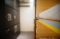 Borough Capsule Hostel Bali