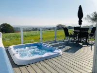 The Lakes Rookley - Hot Tub