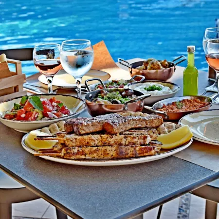 Comer Kinetta Beach Hotels in Megara
