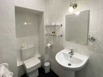 ダブルルーム(バストイレ付) バーナード ハウスの写真