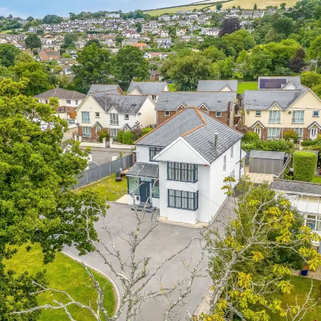 Greenacre - Close to Beaches with Hydropool Spa