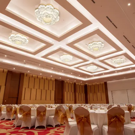 Avenzel Hotel & Convention Cibubur Отели рядом с достопримечательностью «Торговый центр Cibubur Junction»