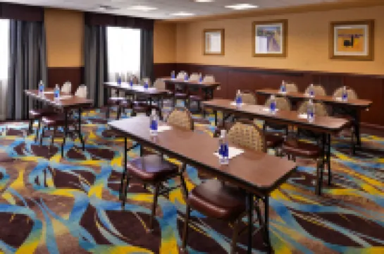 Hampton Inn & Suites Ontario