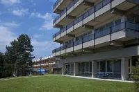 Hotel Holiday Csopak Hotels in 