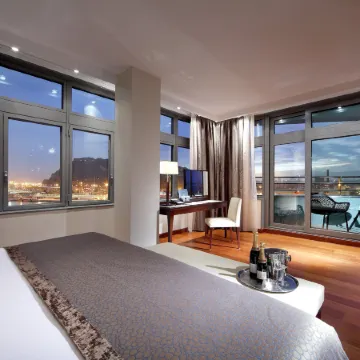 Eurostars Grand Marina Hotel GL Отели рядом с достопримечательностью «Морской музей»