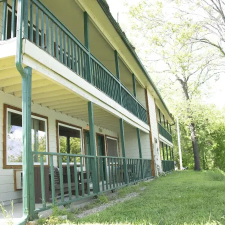Anglers Riverfront Motel