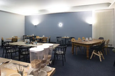 Platzhirsch Hotel Отели рядом с достопримечательностью «Херзелер Верт»