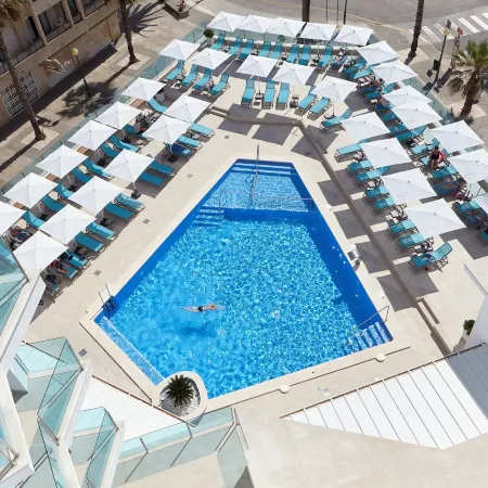 Universal Hotel Perla