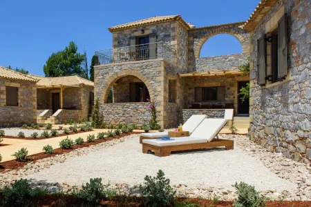 Calme Suites Mani Отели в г. Lefktro