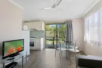 Big4 Moama Holiday Park Hotels near Horseshoe Lagoon